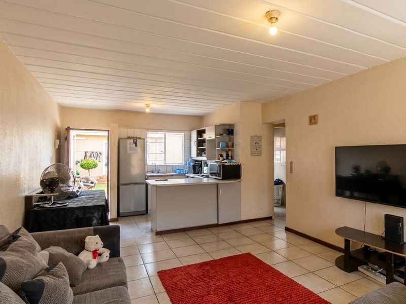 CHARMING  2 BEDROOM GROUND FLOOR UNIT T FOR SALE IN FERNDALE - Photo 3