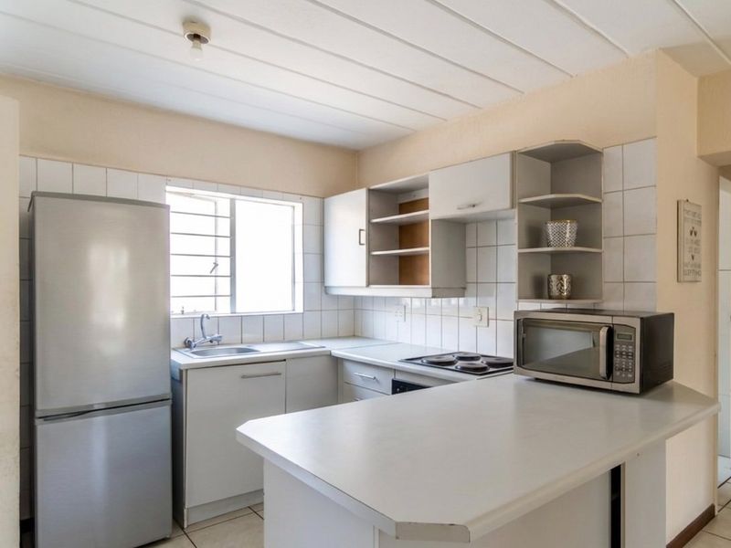 CHARMING  2 BEDROOM GROUND FLOOR UNIT T FOR SALE IN FERNDALE - Photo 5