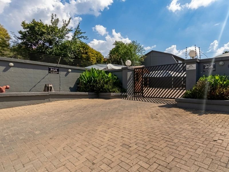 CHARMING  2 BEDROOM GROUND FLOOR UNIT T FOR SALE IN FERNDALE - Photo 2