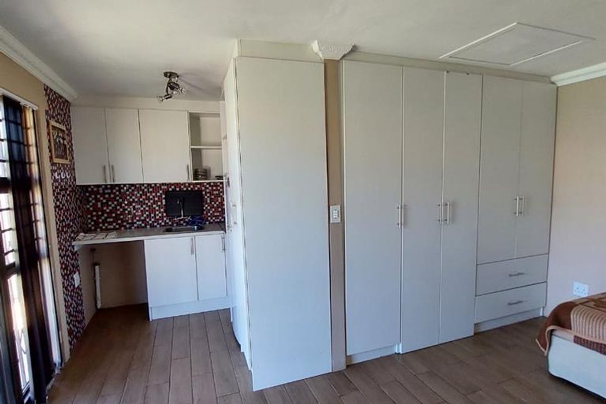 FURNISHED AND SPACIOUS BACHELOR PAD IN HIGHBURY WATER AND ELECTRICTY INCLUDED (WATTSAPP CONTACT REQUESTS ONLY) - Photo 4