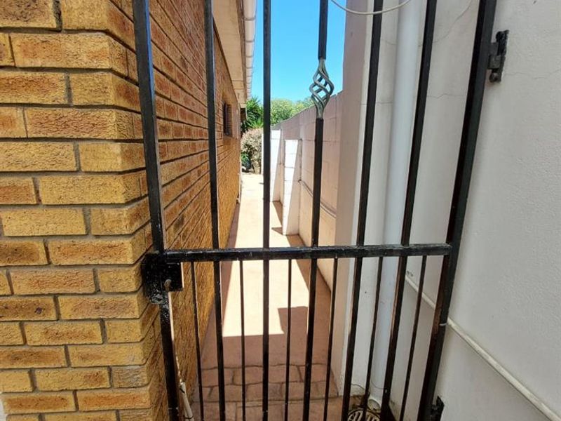 FURNISHED AND SPACIOUS BACHELOR PAD IN HIGHBURY WATER AND ELECTRICTY INCLUDED (WATTSAPP CONTACT REQUESTS ONLY) - Photo 10