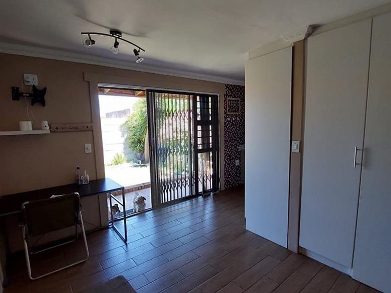 FURNISHED AND SPACIOUS BACHELOR PAD IN HIGHBURY WATER AND ELECTRICTY INCLUDED (WATTSAPP CONTACT REQUESTS ONLY) - Photo 2