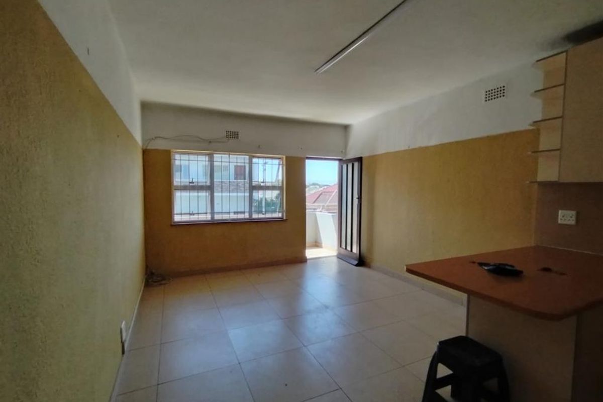BIG OLDEN AVONDALE 2 BEDROOM FLAT WITH BALCONY (WATTSAPP QUERIES ONLY) - Photo 3