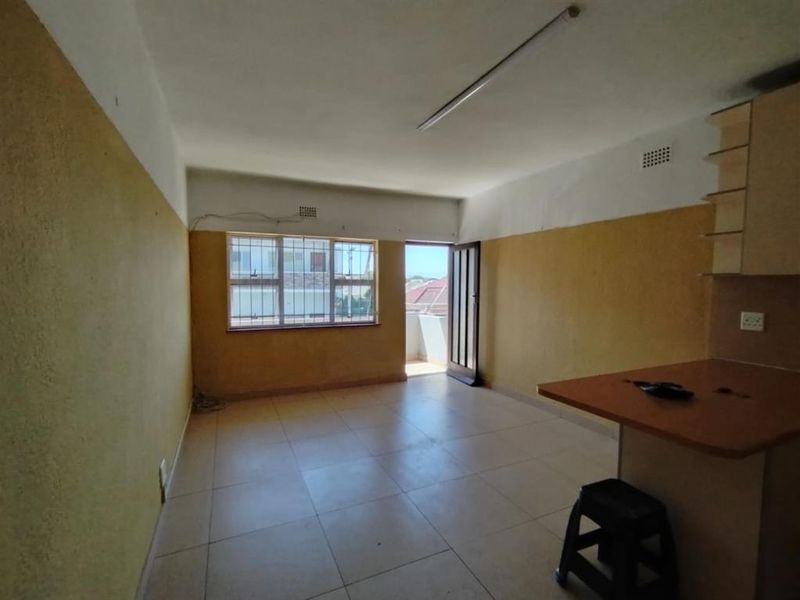 BIG OLDEN AVONDALE 2 BEDROOM FLAT WITH BALCONY (WATTSAPP QUERIES ONLY) - Photo 3