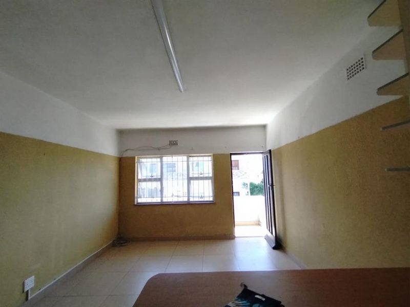 BIG OLDEN AVONDALE 2 BEDROOM FLAT WITH BALCONY (WATTSAPP QUERIES ONLY) - Photo 4