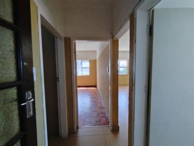 BIG OLDEN AVONDALE 2 BEDROOM FLAT WITH BALCONY (WATTSAPP QUERIES ONLY) - Photo 2