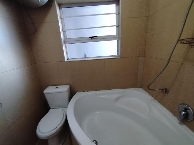 BIG OLDEN AVONDALE 2 BEDROOM FLAT WITH BALCONY (WATTSAPP QUERIES ONLY) - Photo 10