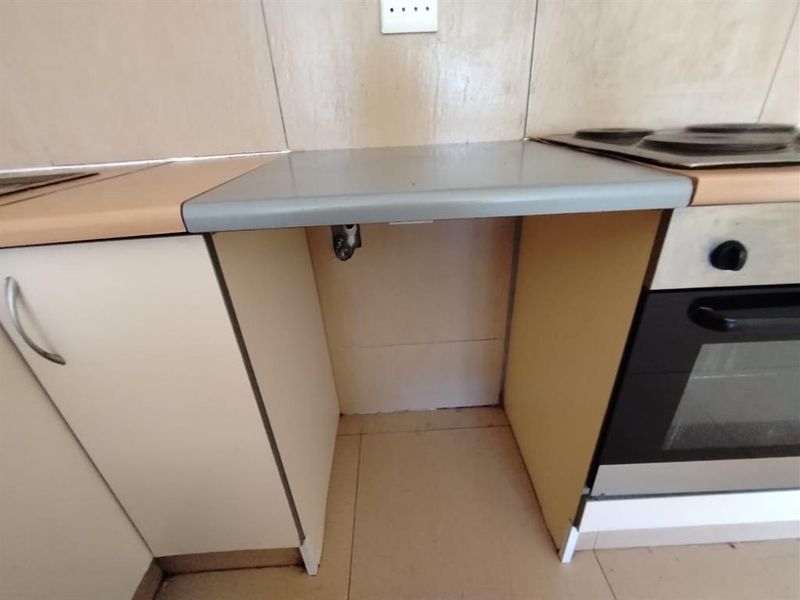 BIG OLDEN AVONDALE 2 BEDROOM FLAT WITH BALCONY (WATTSAPP QUERIES ONLY) - Photo 7