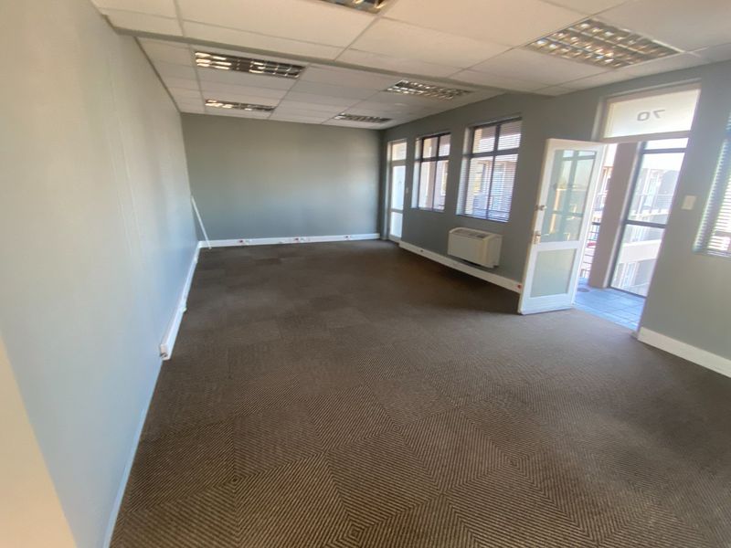 75m2 Commercial to Let  - Photo 7