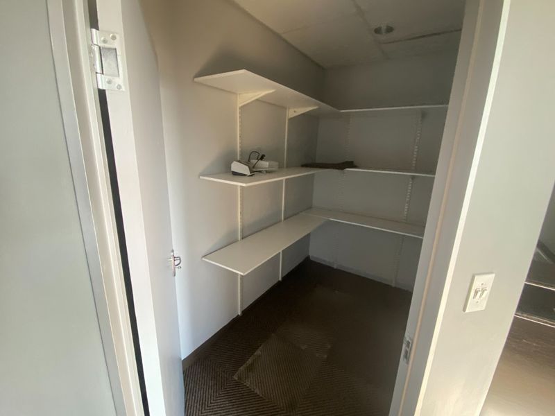 75m2 Commercial to Let  - Photo 3