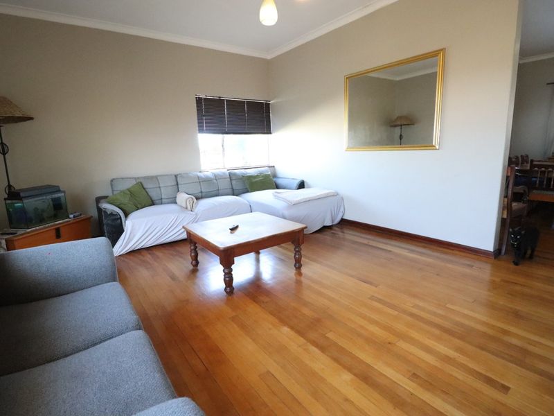 Lovely Family Home with Pool and Spacious Yard - Photo 3