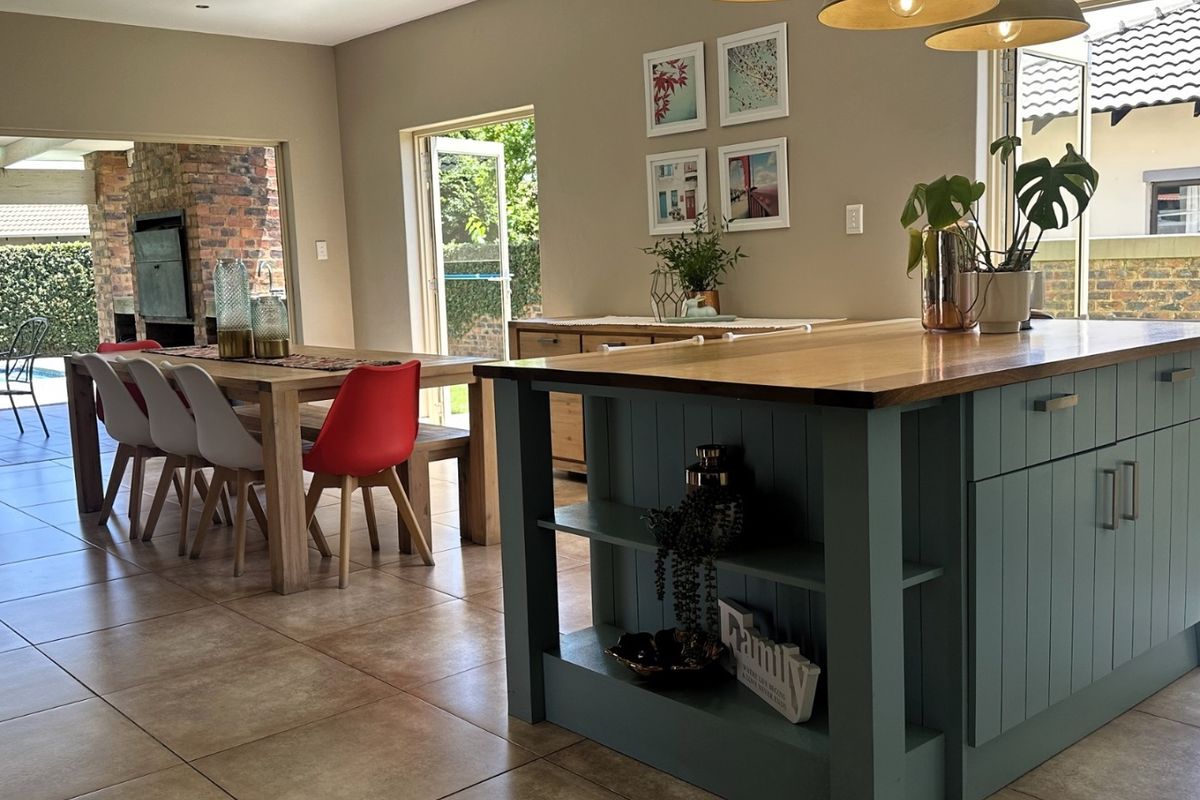 3 Bedroom Family Home for sale  - Photo 2