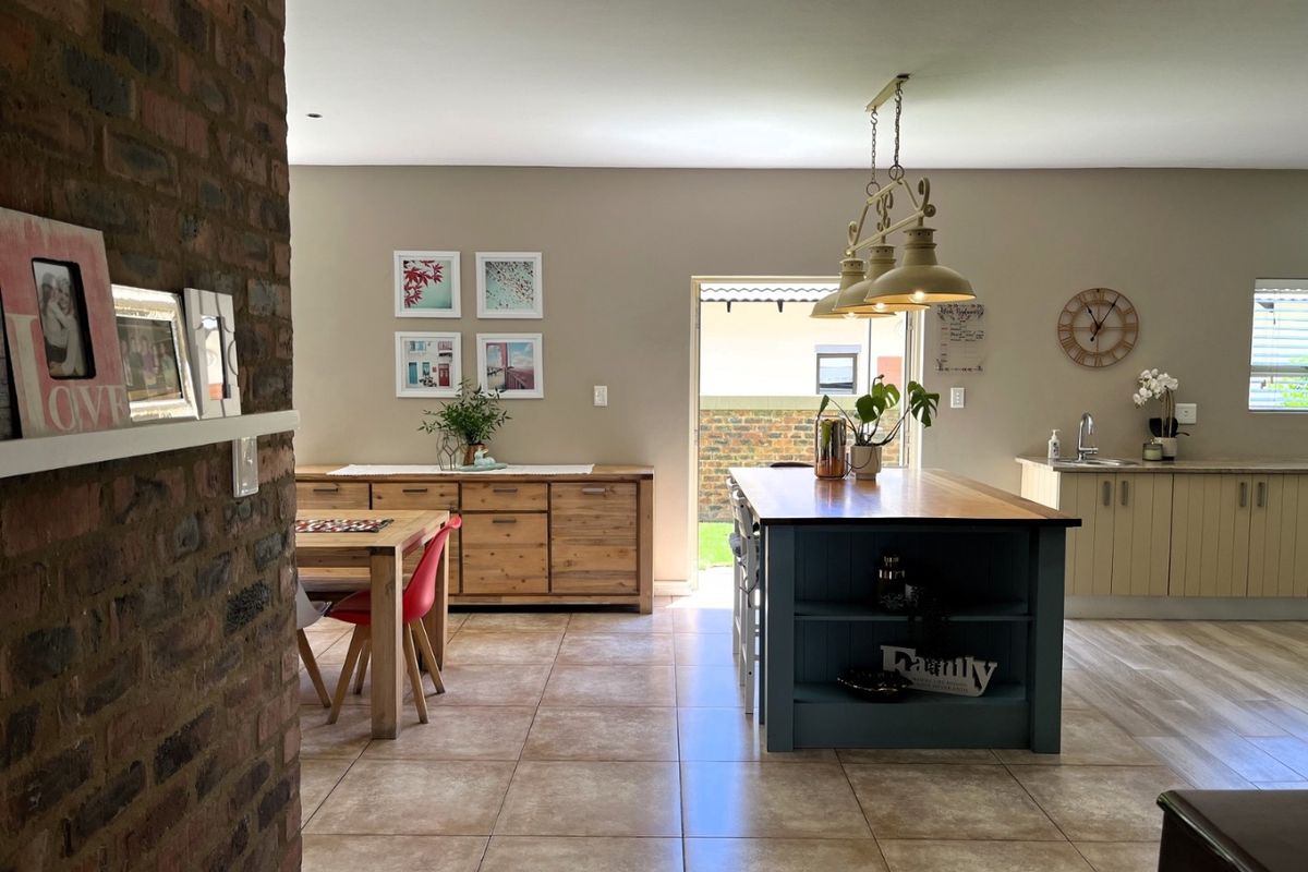 3 Bedroom Family Home for sale  - Photo 4