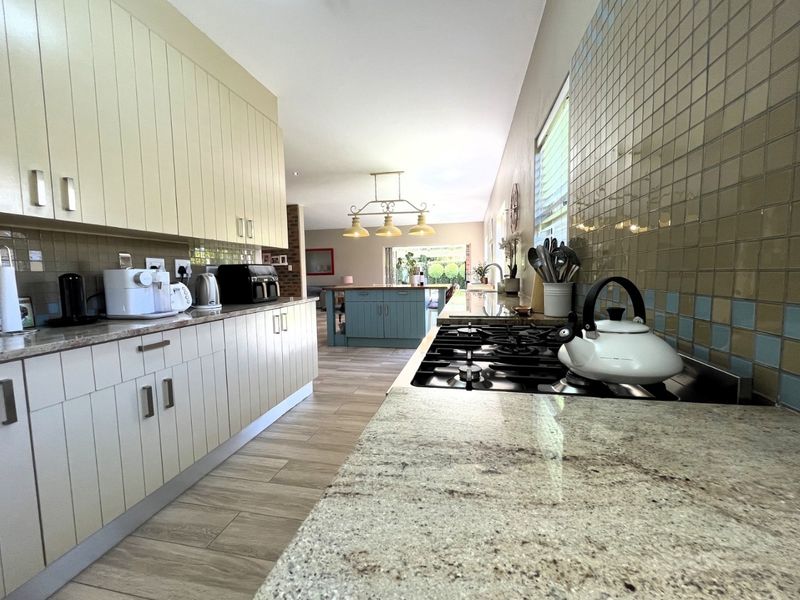 3 Bedroom Family Home for sale  - Photo 6