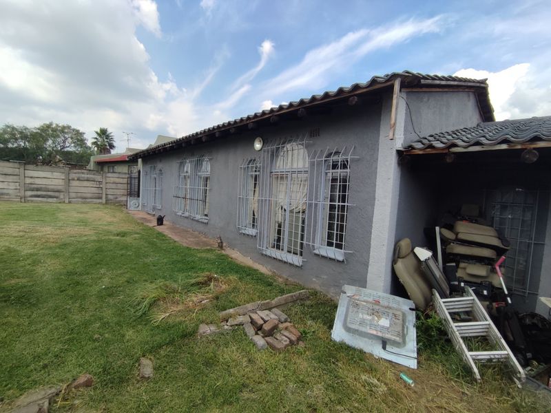 HOUSE FOR SALE IN BIRCHLEIGH  - Photo 5