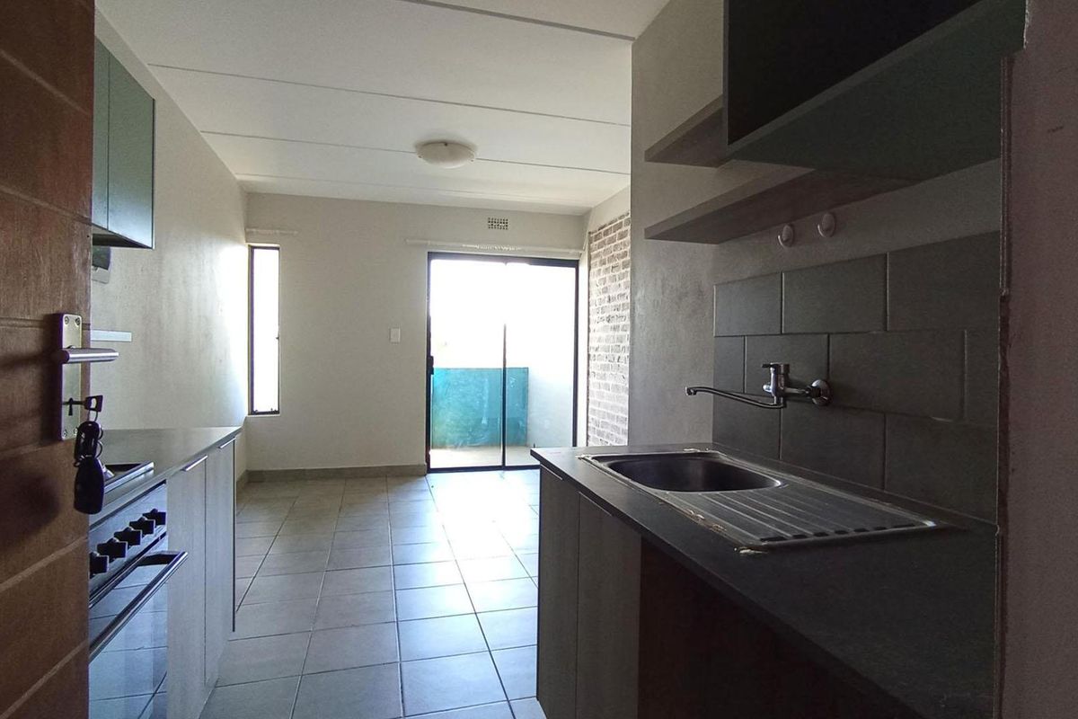 A lovely 2 Bedroom Apartment for sale in Lotus Gardens  - Photo 4