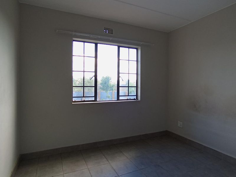 A lovely 2 Bedroom Apartment for sale in Lotus Gardens  - Photo 9