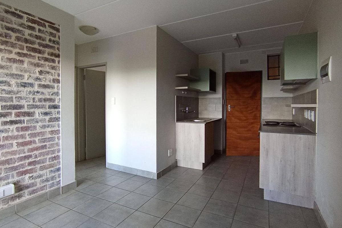 A lovely 2 Bedroom Apartment for sale in Lotus Gardens  - Photo 3