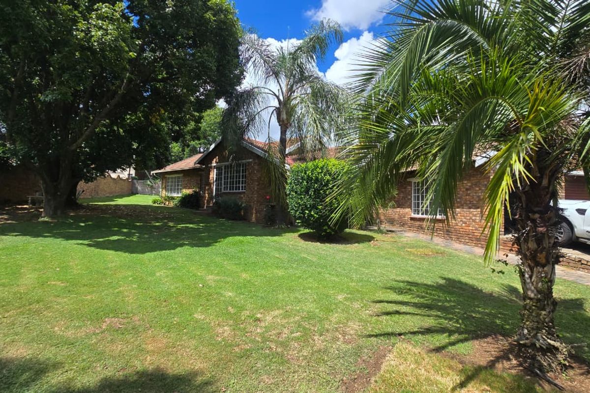 NEWLY RENOVATED AND FRESHLY PAINTED - Photo 2