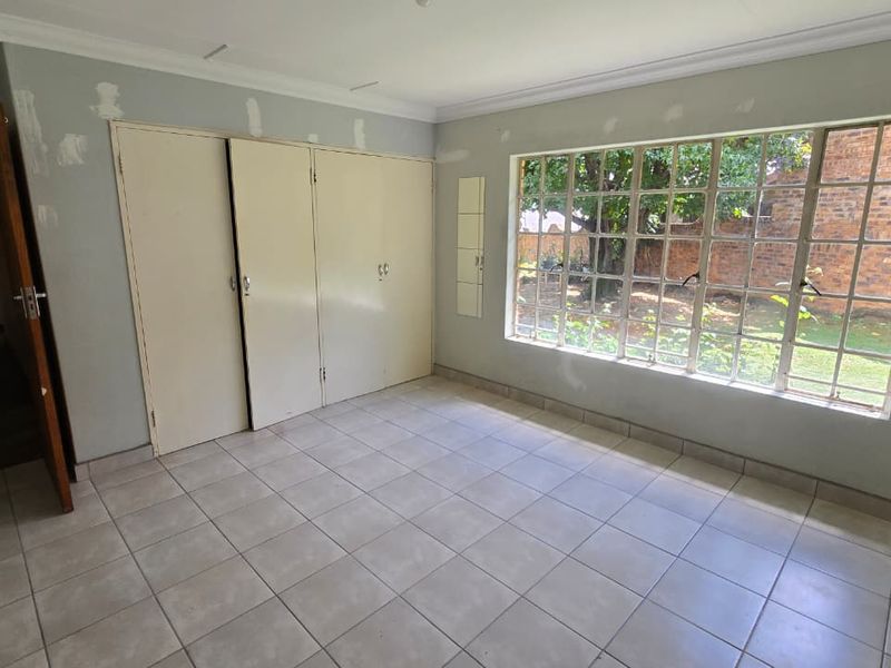 NEWLY RENOVATED AND FRESHLY PAINTED - Photo 10