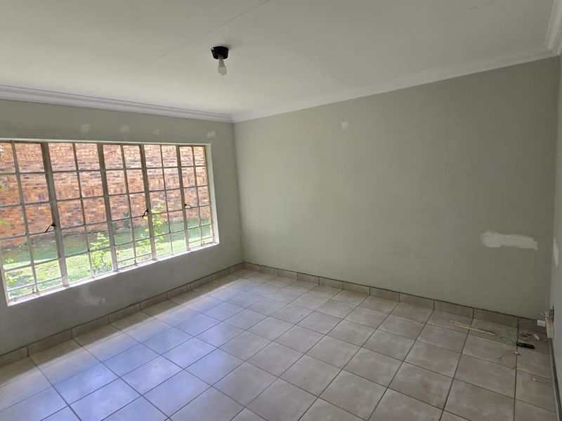 NEWLY RENOVATED AND FRESHLY PAINTED - Photo 9