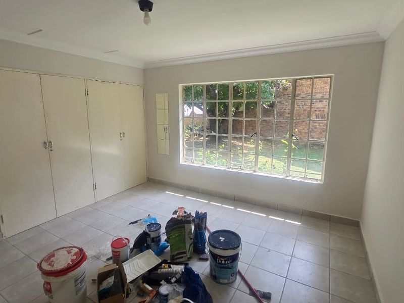 NEWLY RENOVATED AND FRESHLY PAINTED - Photo 8