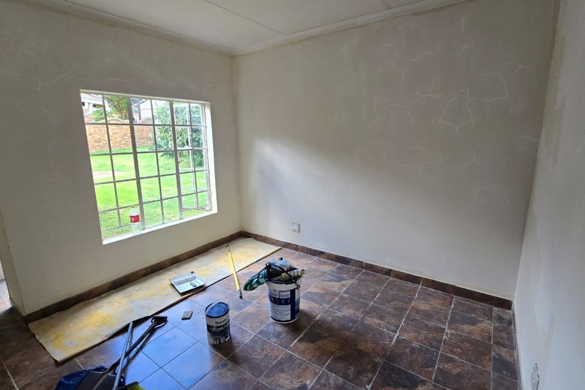 NEWLY RENOVATED AND FRESHLY PAINTED - Photo 5