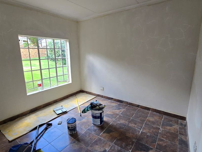 NEWLY RENOVATED AND FRESHLY PAINTED - Photo 5