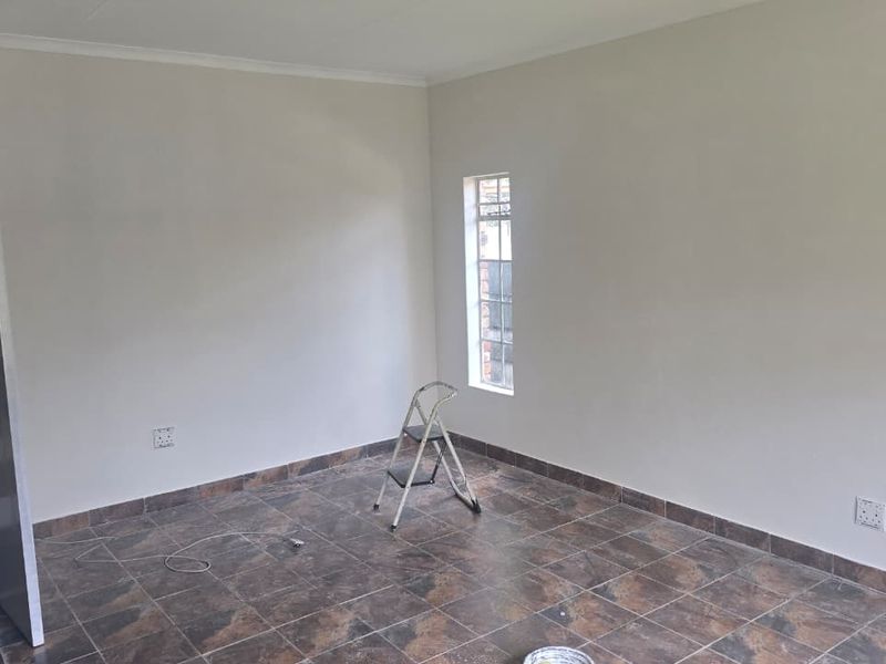 NEWLY RENOVATED AND FRESHLY PAINTED - Photo 4