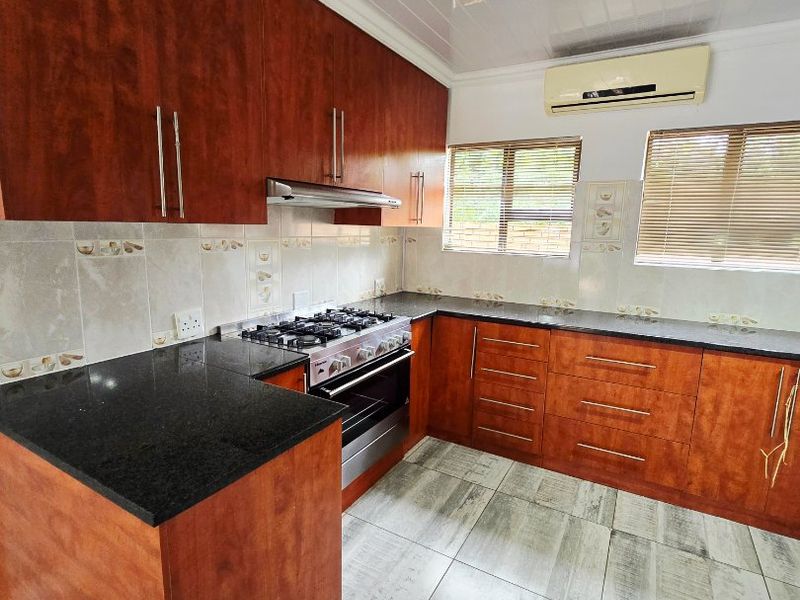 Contemporary Full-Title Townhouse with Modern Finishes in Wilkoppies - Photo 10