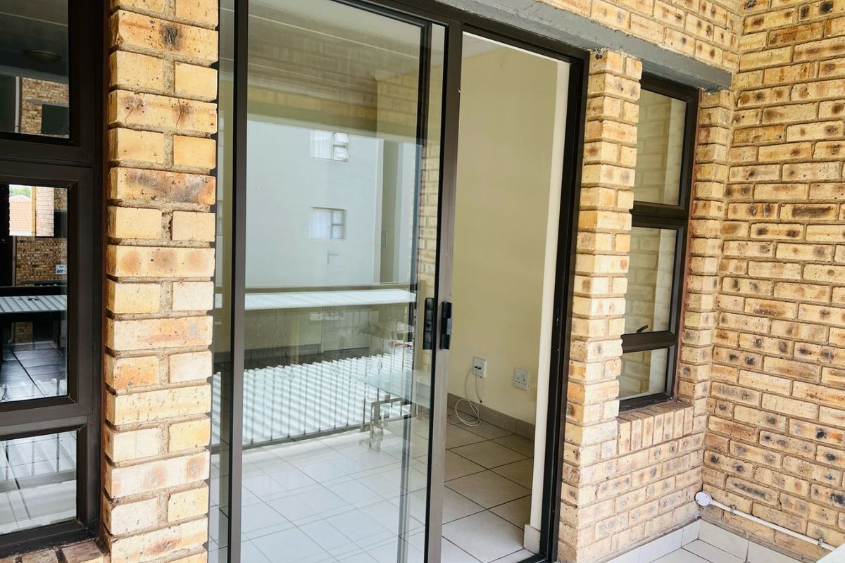 Modern 2-Bedroom 1 Bath Apartment to Rent - Photo 4