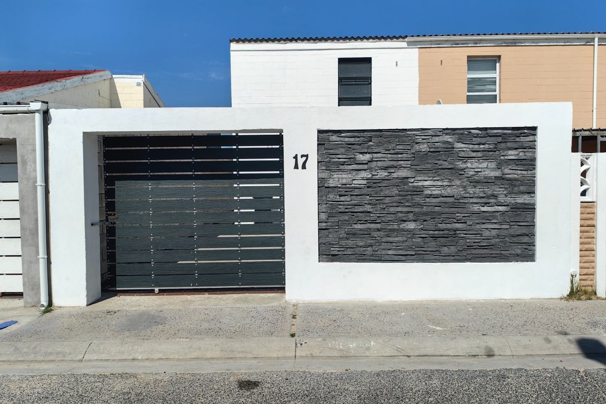Brand new Renovated Family home!!! - Photo 3