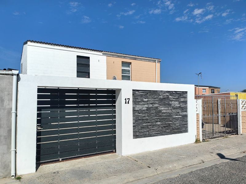 Brand new Renovated Family home!!! - Photo 5