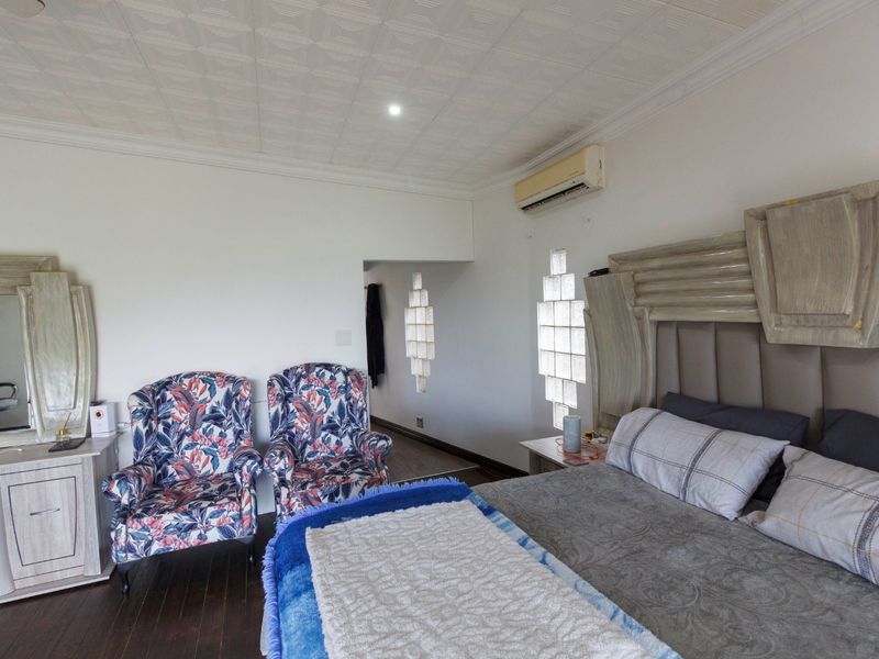 Large family home in upmarket area with Pool - Photo 10