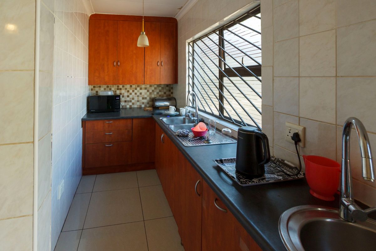 Charming Family Home with Flatlet & Pool at 38 Stumke Street, Mindalore - Photo 5