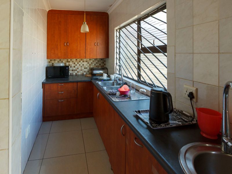 Charming Family Home with Flatlet & Pool at 38 Stumke Street, Mindalore - Photo 5