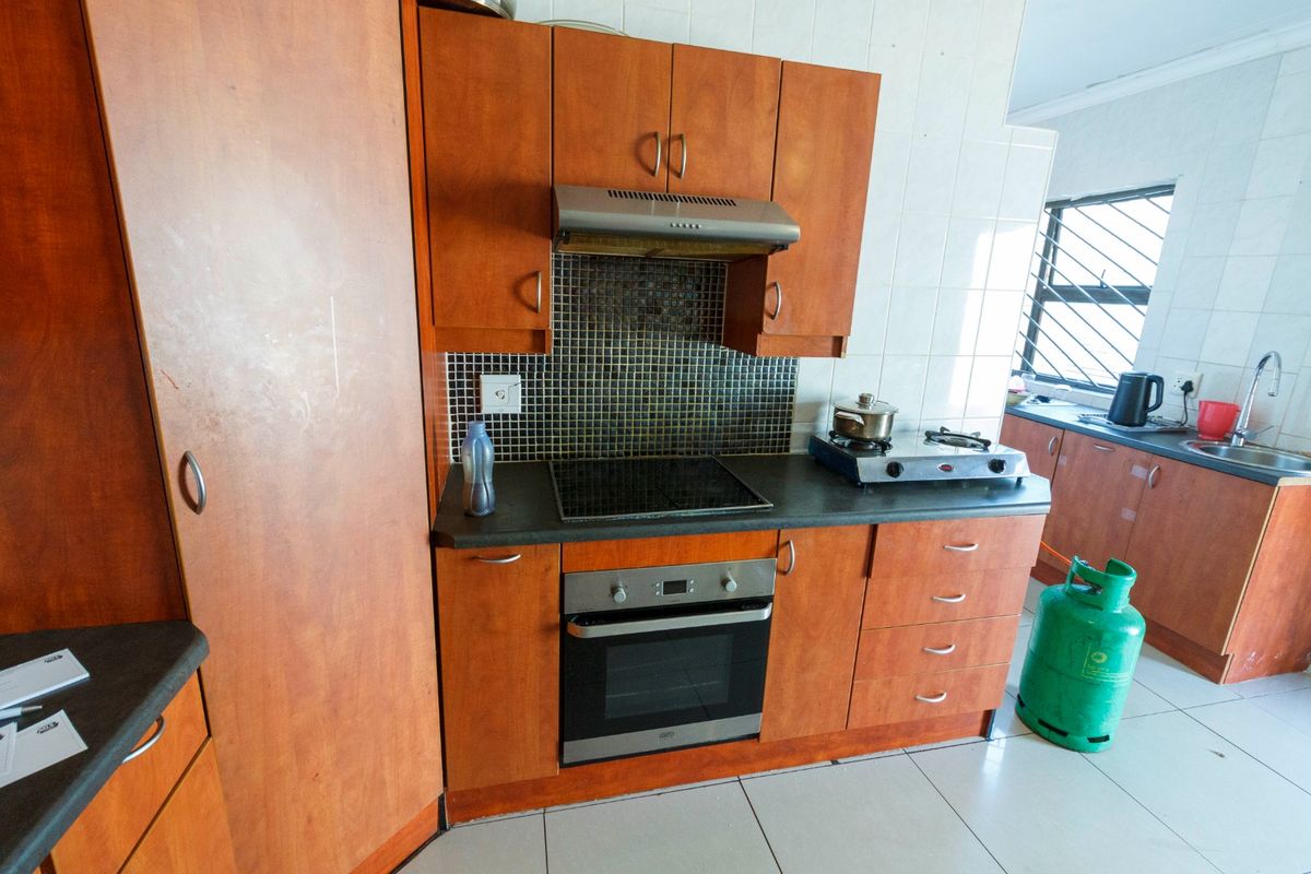 Charming Family Home with Flatlet & Pool at 38 Stumke Street, Mindalore - Photo 2