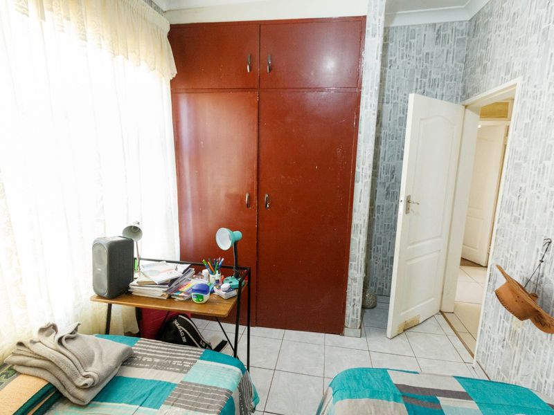 Charming Family Home with Flatlet & Pool at 38 Stumke Street, Mindalore - Photo 9