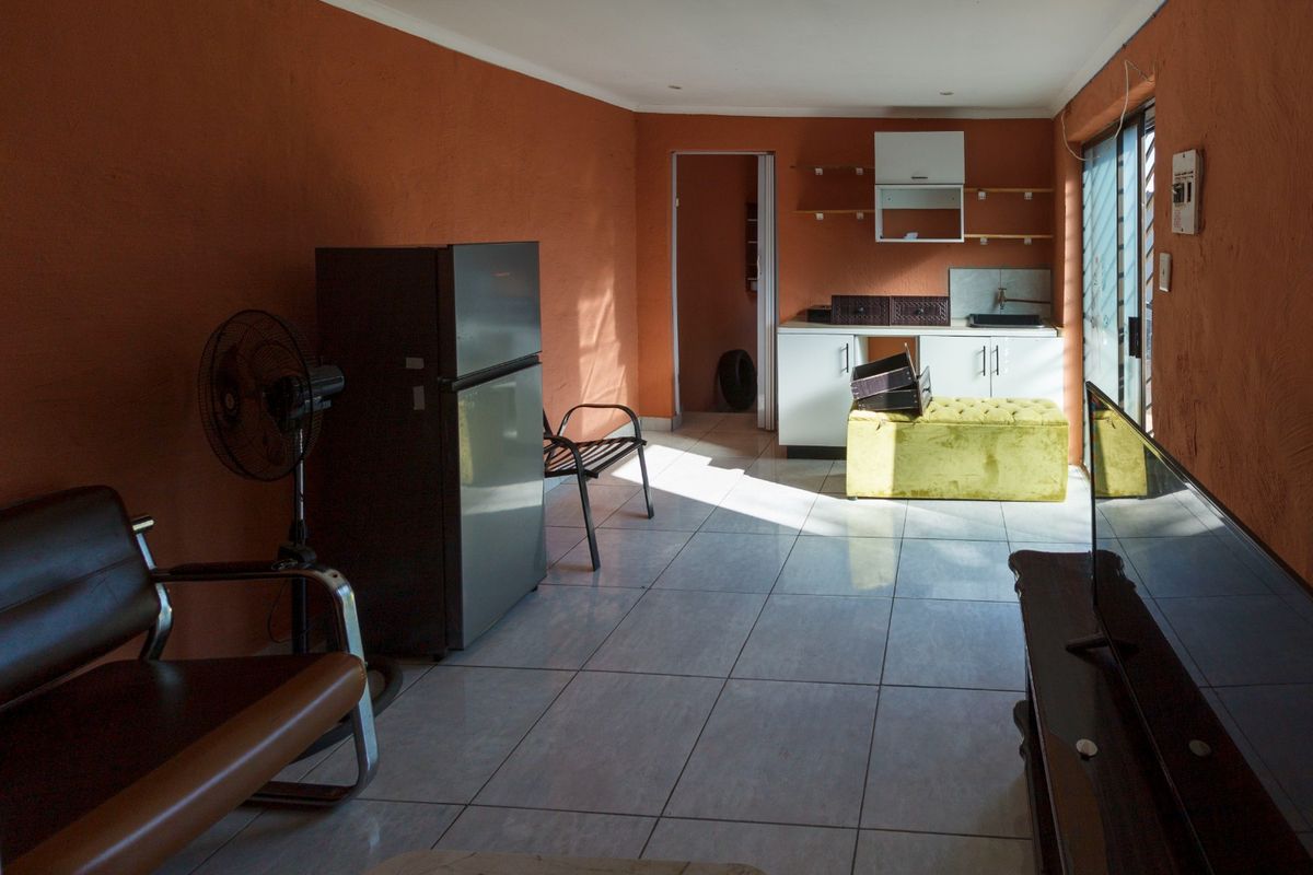 Charming Family Home with Flatlet & Pool at 38 Stumke Street, Mindalore - Photo 3