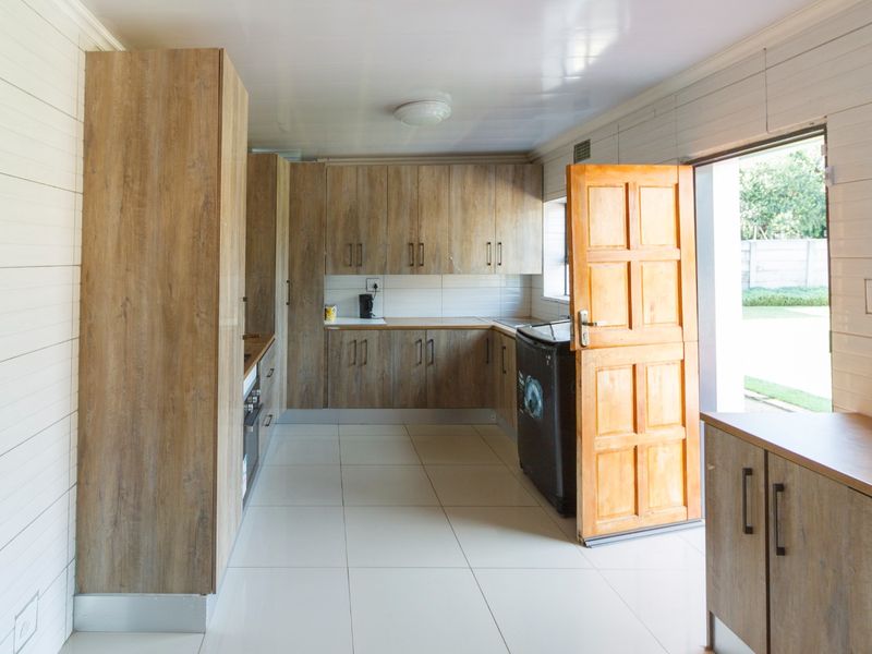 Welcoming Family Home with Beautiful Patio at 21 Jan van Rooyen Street, Mindalore - Photo 9