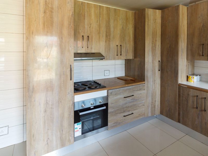 Welcoming Family Home with Beautiful Patio at 21 Jan van Rooyen Street, Mindalore - Photo 6