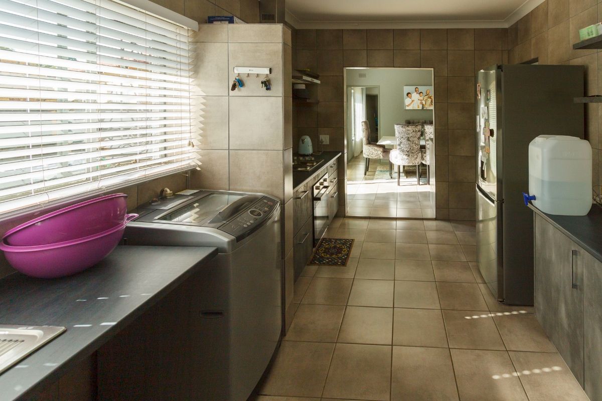 Spacious 4-Bedroom Home with Pool Potential at 30 Van Zyl Ham Avenue, Mindalore - Photo 4