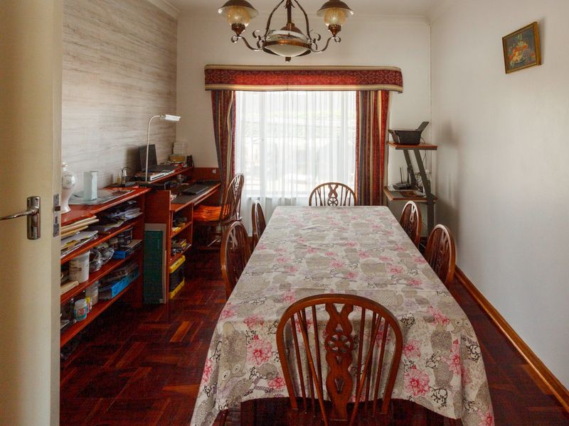 Charming Golden Oldie with Pool & Entertainment Area at 15 Gregor Street, Mindalore - Photo 7