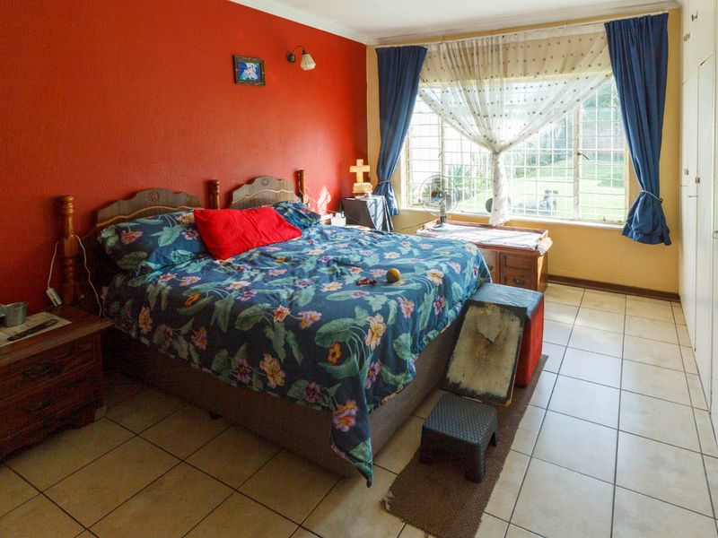 Spacious Corner Family Home with Flatlet at 5 Valley Road, Mindalore - Photo 8