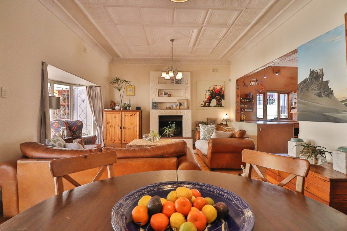 Stunning 3-Bedroom Home with Cottage & Multiple Erfs in Kensington - Photo 2