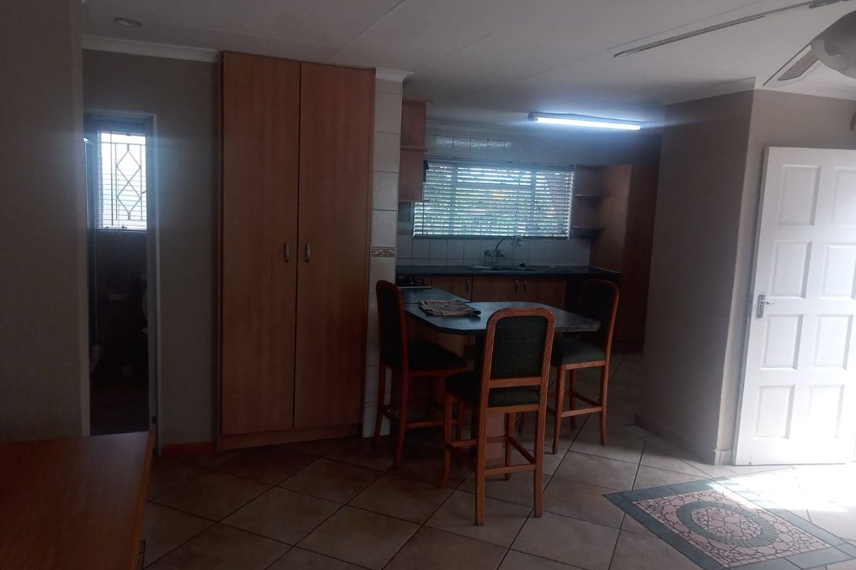 Bright 2Bed Cottage in Eastleigh Ridge - Photo 4
