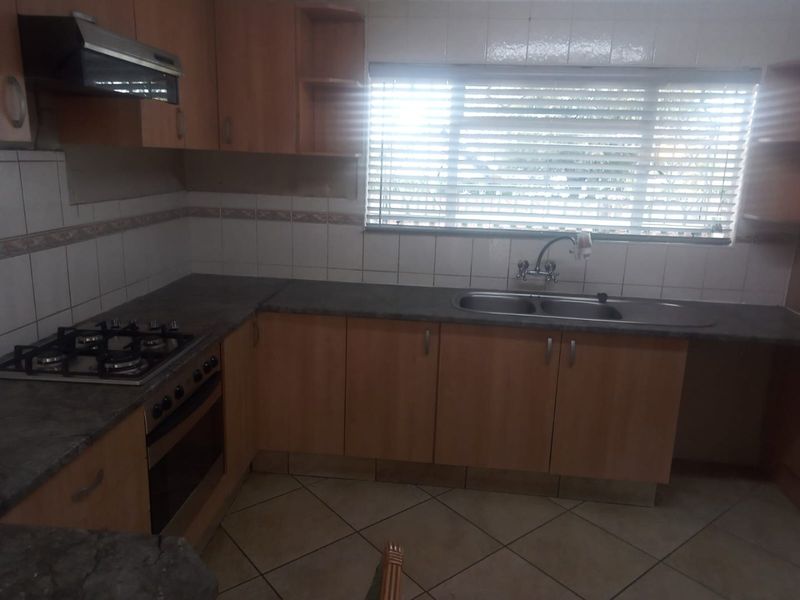 Bright 2Bed Cottage in Eastleigh Ridge - Photo 3