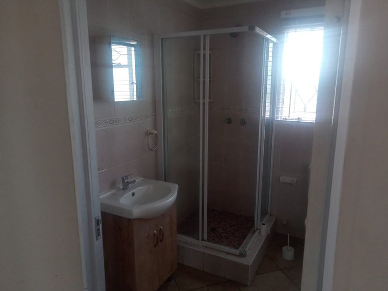 Bright 2Bed Cottage in Eastleigh Ridge - Photo 9