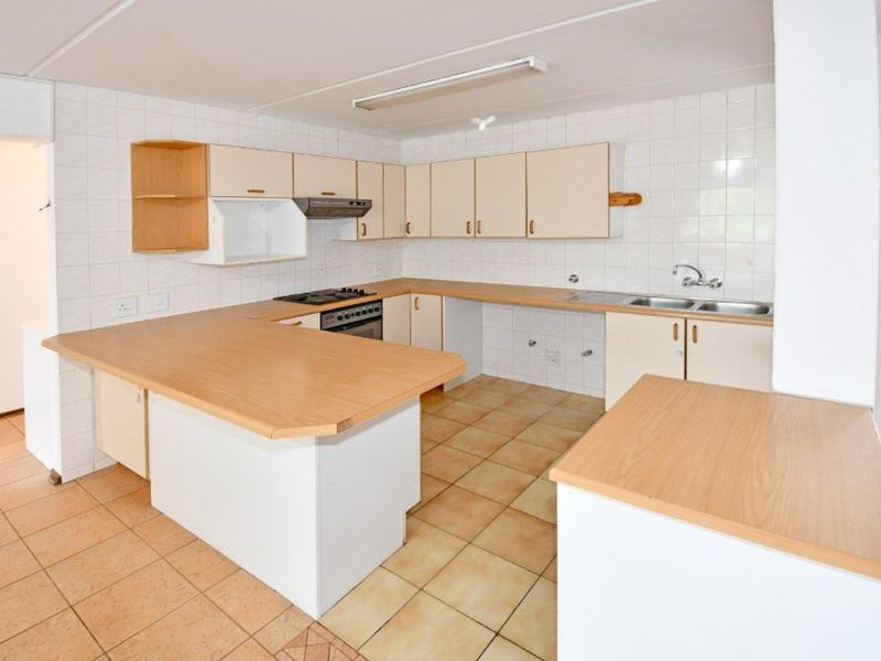 3 Bedroom for sale in the sought-after Marais Steyn Park.  - Photo 10