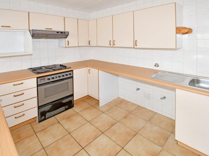 3 Bedroom for sale in the sought-after Marais Steyn Park.  - Photo 8